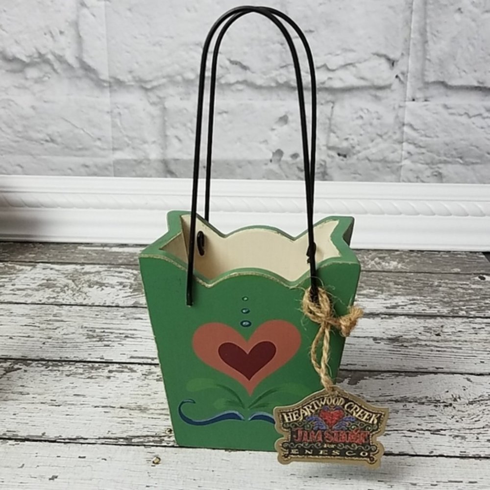 Rare Vintage heartwood creek basket by Jim Shore